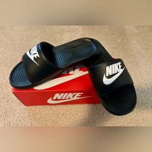 Men’s Nike Slides Size 9
